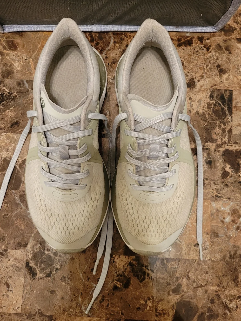 lululemon Chargefeel pale green sneakers